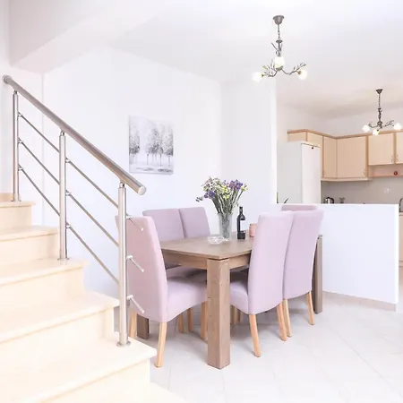 Feriehus Breezy Dream, Corfu Kompítsion